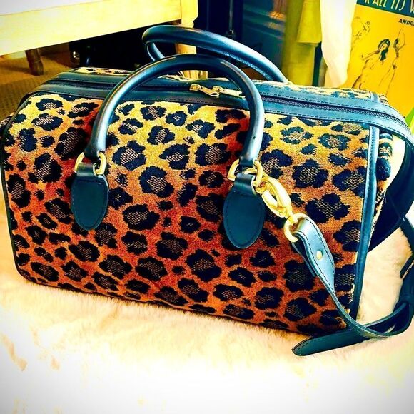 ♥️ Travel bag, vintage carry on, in Leopard 🐆 print. Gevive by boyt. - Picture 3 of 13